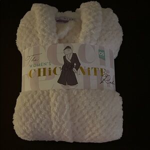 Chic Nite Women's White Robe